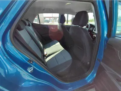 NIEBIESKI SUV KIA STONIC z 2023 r., BENZYNA, skrzynia biegów MANUALNA 75KM, zdjęcie 4 z 24