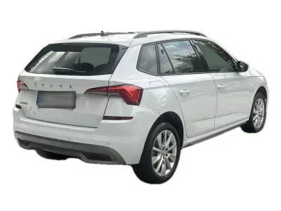 BIAŁY SUV SKODA KAMIQ z 2022 r., BENZYNA, skrzynia biegów AUTOMATYCZNA 110KM, zdjęcie 10 z 17