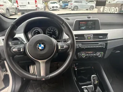 BIAŁY SUV BMW X1 z 2022 r., BENZYNA, skrzynia biegów AUTOMATYCZNA 136KM, zdjęcie 17 z 19
