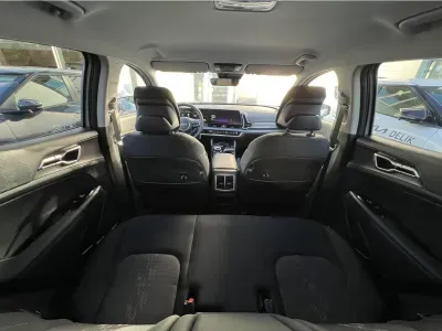 SZARY SUV KIA SPORTAGE z 2025 r., BENZYNA, skrzynia biegów AUTOMATYCZNA 210KM, zdjęcie 9 z 18