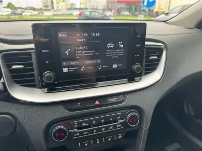 SZARY KOMBI KIA CEED z 2022 r., BENZYNA, skrzynia biegów AUTOMATYCZNA 118KM, zdjęcie 18 z 20