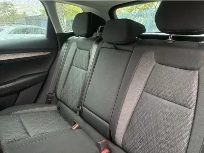 SZARY SUV SKODA KAROQ z 2023 r., DIESEL, skrzynia biegów AUTOMATYCZNA 150KM, zdjęcie 7 z 19