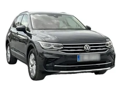 SZARY SUV VOLKSWAGEN TIGUAN z 2023 r., BENZYNA, skrzynia biegów AUTOMATYCZNA 150KM, zdjęcie 2 z 19