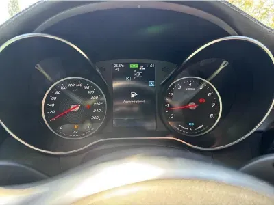 CZARNY SUV MERCEDES CLASE GLC z 2022 r., BENZYNA, skrzynia biegów AUTOMATYCZNA 211KM, zdjęcie 15 z 19