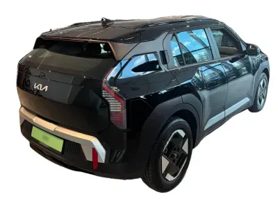 CZARNY KOMBI KIA EV3 z 2025 r., ELEKTRYCZNY, skrzynia biegów AUTOMATYCZNA 204KM, zdjęcie 4 z 5