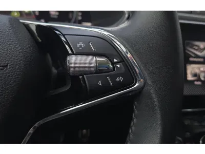 NIEBIESKI SEDAN SKODA SUPERB LIM. z 2023 r., BENZYNA, skrzynia biegów AUTOMATYCZNA 190KM, zdjęcie 8 z 20