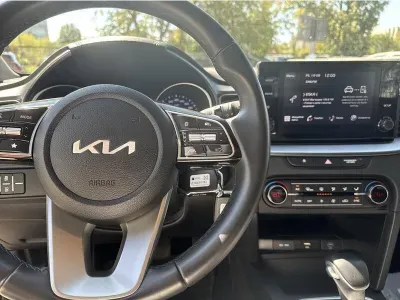 SREBRNY SUV KIA XCEED z 2023 r., BENZYNA, skrzynia biegów AUTOMATYCZNA 159KM, zdjęcie 14 z 19