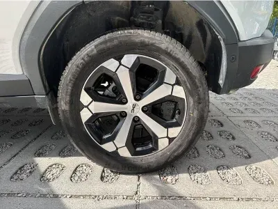 BIAŁY SUV DACIA DUSTER III z 2024 r., BENZYNA, skrzynia biegów MANUALNA 131KM, zdjęcie 3 z 19