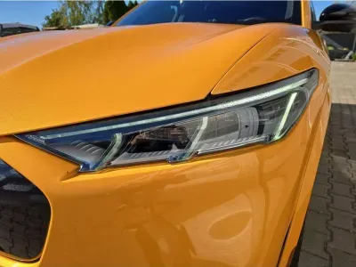 POMARAŃCZOWY SUV FORD MUSTANG MACH-E z 2022 r., ELEKTRYCZNY, skrzynia biegów AUTOMATYCZNA 358KM, zdjęcie 22 z 29