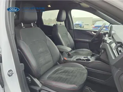 BIAŁY SUV FORD KUGA z 2022 r., HYBRYDA/BENZYNA, skrzynia biegów AUTOMATYCZNA 112KM, zdjęcie 5 z 28