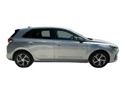 SREBRNY HATCHBACK HYUNDAI I30 z 2023 r., BENZYNA, skrzynia biegów AUTOMATYCZNA 120KM, zdjęcie 4 z 19