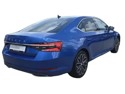 NIEBIESKI SEDAN SKODA SUPERB LIM. z 2023 r., BENZYNA, skrzynia biegów AUTOMATYCZNA 190KM, zdjęcie 7 z 20