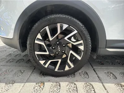 BIAŁY SUV KIA XCEED z 2023 r., BENZYNA, skrzynia biegów AUTOMATYCZNA 160KM, zdjęcie 16 z 19