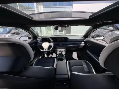 BIAŁY HATCHBACK KIA K4 z 2026 r., BENZYNA, skrzynia biegów AUTOMATYCZNA 180KM, zdjęcie 10 z 18