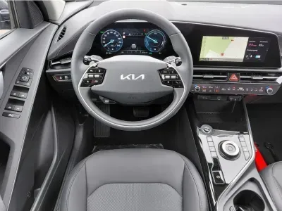 SZARY SUV KIA NIRO z 2026 r., HYBRYDA/BENZYNA, skrzynia biegów AUTOMATYCZNA 100KM, zdjęcie 3 z 23