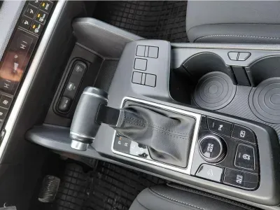 SREBRNY SUV KIA SPORTAGE z 2023 r., BENZYNA, skrzynia biegów AUTOMATYCZNA 110KM, zdjęcie 13 z 24