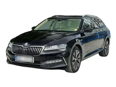 CZARNY KOMBI SKODA SUPERB z 2022 r., BENZYNA, skrzynia biegów AUTOMATYCZNA 190KM, zdjęcie 7 z 19
