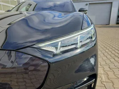 CZARNY SUV FORD MUSTANG MACH-E z 2022 r., ELEKTRYCZNY, skrzynia biegów AUTOMATYCZNA 358KM, zdjęcie 27 z 29