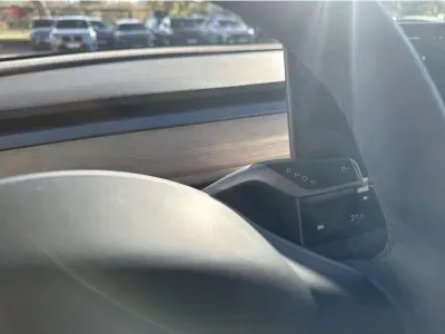 CZARNY SUV TESLA MODEL Y z 2023 r., ELEKTRYCZNY, skrzynia biegów AUTOMATYCZNA 534KM, zdjęcie 6 z 17