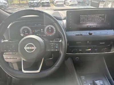 CZARNY SUV NISSAN QASHQAI z 2022 r., BENZYNA, skrzynia biegów AUTOMATYCZNA 158KM, zdjęcie 17 z 19