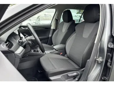 SZARY KOMBI SKODA OCTAVIA COMBI z 2024 r., BENZYNA, skrzynia biegów MANUALNA 150KM, zdjęcie 3 z 18