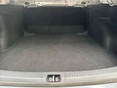 SZARY SEDAN TOYOTA COROLLA z 2023 r., HYBRYDA/BENZYNA, skrzynia biegów AUTOMATYCZNA 140KM, zdjęcie 14 z 18
