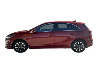 CZERWONY HATCHBACK KIA CEED z 2024 r., BENZYNA, skrzynia biegów AUTOMATYCZNA 140KM, zdjęcie 2 z 19