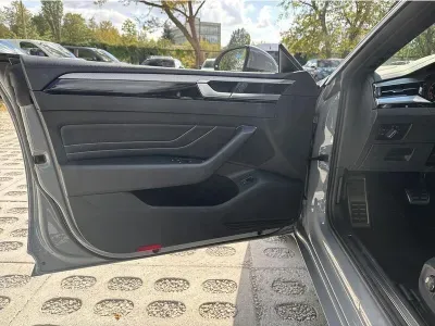 SZARY HATCHBACK VOLKSWAGEN ARTEON z 2022 r., BENZYNA, skrzynia biegów AUTOMATYCZNA 190KM, zdjęcie 5 z 19
