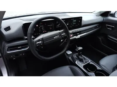 SZARY HATCHBACK KIA K4 z 2026 r., BENZYNA, skrzynia biegów AUTOMATYCZNA 150KM, zdjęcie 8 z 16