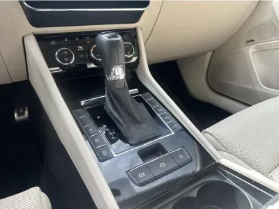 CZARNY HATCHBACK SKODA SUPERB z 2023 r., BENZYNA, skrzynia biegów AUTOMATYCZNA 280KM, zdjęcie 4 z 19