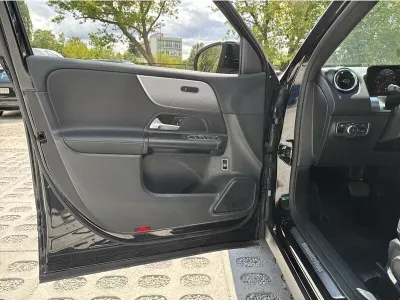 CZARNY SUV MERCEDES CLASE GLB z 2022 r., BENZYNA, skrzynia biegów AUTOMATYCZNA 163KM, zdjęcie 10 z 19