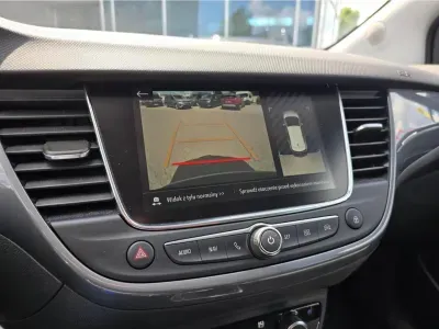 SREBRNY SUV OPEL CROSSLAND X z 2022 r., BENZYNA, skrzynia biegów AUTOMATYCZNA 130KM, zdjęcie 2 z 19