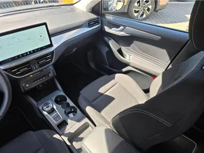 NIEBIESKI KOMBI FORD FOCUS TURNIER z 2024 r., DIESEL, skrzynia biegów AUTOMATYCZNA 115KM, zdjęcie 18 z 19