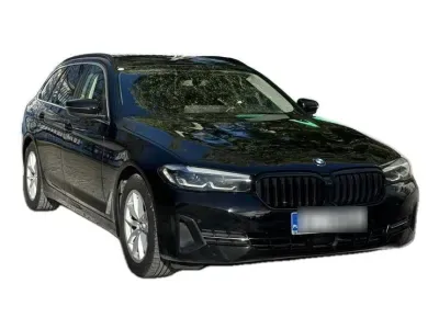 CZARNY KOMBI BMW SERIE 5 z 2023 r., DIESEL, skrzynia biegów AUTOMATYCZNA 150KM, zdjęcie 13 z 19