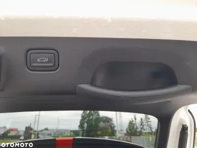 BIAŁY SUV HYUNDAI KONA z 2023 r., BENZYNA, skrzynia biegów AUTOMATYCZNA 199KM, zdjęcie 12 z 14