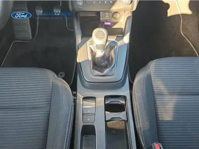 CZARNY HATCHBACK FORD FOCUS z 2023 r., BENZYNA, skrzynia biegów MANUALNA 92KM, zdjęcie 2 z 29
