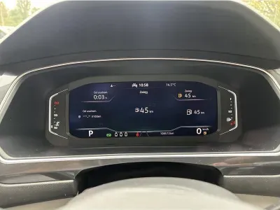 CZARNY SUV VOLKSWAGEN TIGUAN z 2022 r., DIESEL, skrzynia biegów AUTOMATYCZNA 150KM, zdjęcie 9 z 18