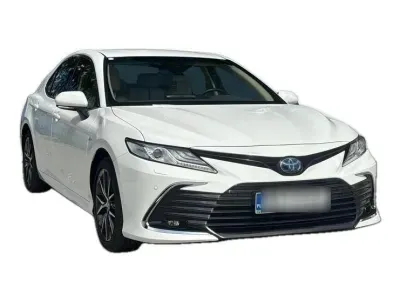 BIAŁY SEDAN TOYOTA CAMRY z 2022 r., HYBRYDA/BENZYNA, skrzynia biegów AUTOMATYCZNA 218KM, zdjęcie 9 z 18