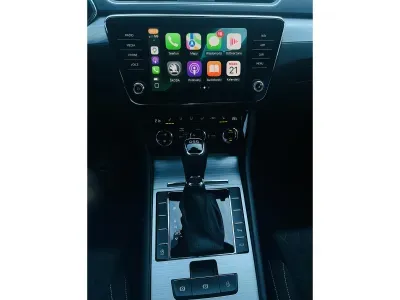 SZARY SEDAN SKODA SUPERB III z 2021 r., BENZYNA, skrzynia biegów AUTOMATYCZNA 150KM, zdjęcie 9 z 15