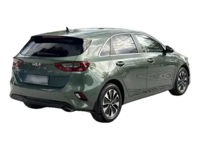 ZIELONY HATCHBACK KIA CEED z 2024 r., BENZYNA, skrzynia biegów AUTOMATYCZNA 140KM, zdjęcie 7 z 19