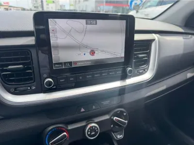 SREBRNY SUV KIA STONIC z 2025 r., BENZYNA, skrzynia biegów MANUALNA 58KM, zdjęcie 19 z 21