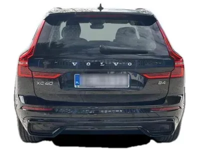 CZARNY SUV VOLVO XC60 z 2023 r., BENZYNA, skrzynia biegów AUTOMATYCZNA 197KM, zdjęcie 17 z 17