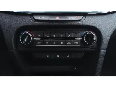 BIAŁY CROSSOVER KIA XCEED z 2026 r., BENZYNA, skrzynia biegów AUTOMATYCZNA 150KM, zdjęcie 10 z 19
