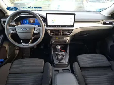 NIEBIESKI HATCHBACK FORD FOCUS z 2023 r., BENZYNA, skrzynia biegów MANUALNA 92KM, zdjęcie 19 z 28