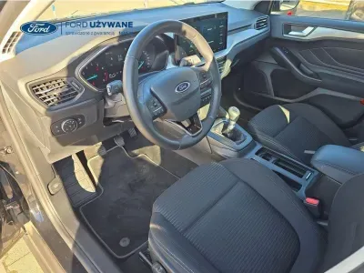 CZARNY HATCHBACK FORD FOCUS z 2023 r., BENZYNA, skrzynia biegów MANUALNA 92KM, zdjęcie 26 z 29