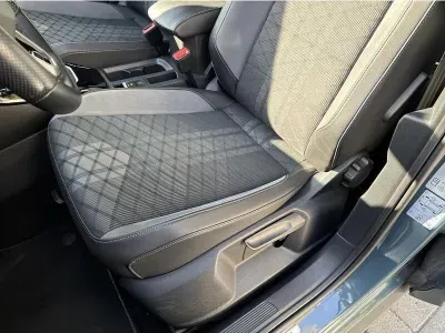 NIEBIESKI SUV VOLKSWAGEN T-ROC z 2022 r., BENZYNA, skrzynia biegów AUTOMATYCZNA 150KM, zdjęcie 2 z 19