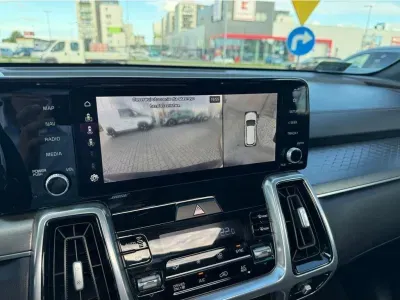 CZARNY SUV KIA SORENTO z 2021 r., HYBRYDA/BENZYNA, skrzynia biegów AUTOMATYCZNA 169KM, zdjęcie 2 z 23