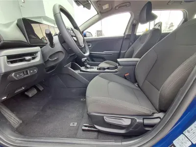 NIEBIESKI HATCHBACK KIA K4 z 2025 r., BENZYNA, skrzynia biegów AUTOMATYCZNA 150KM, zdjęcie 9 z 11