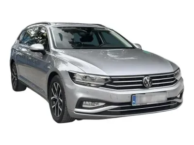 SREBRNY KOMBI VOLKSWAGEN PASSAT z 2023 r., BENZYNA, skrzynia biegów AUTOMATYCZNA 150KM, zdjęcie 14 z 19