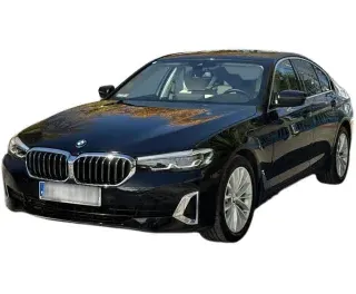 CZARNY SEDAN BMW SERIE 5 z 2022 r., BENZYNA, skrzynia biegów AUTOMATYCZNA 252KM, zdjęcie główne